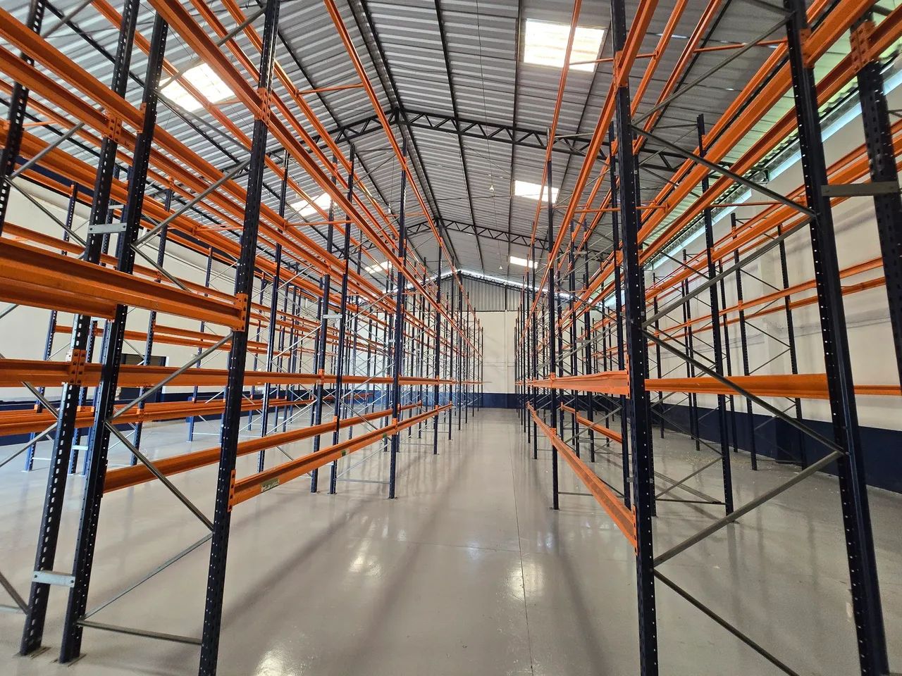 Alugo Galpão Logístico com Docas e Porta Paletes - Foto 5