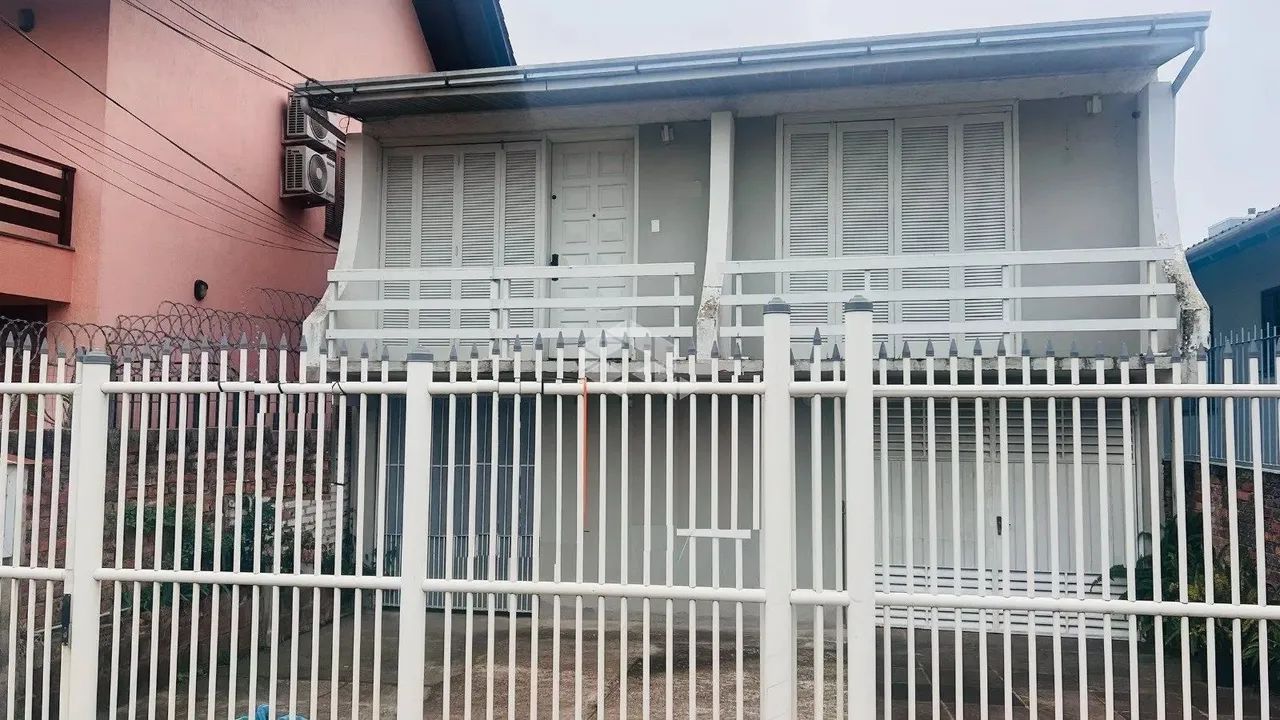 Casa com duas moradias as 150 metros da Rodoviária