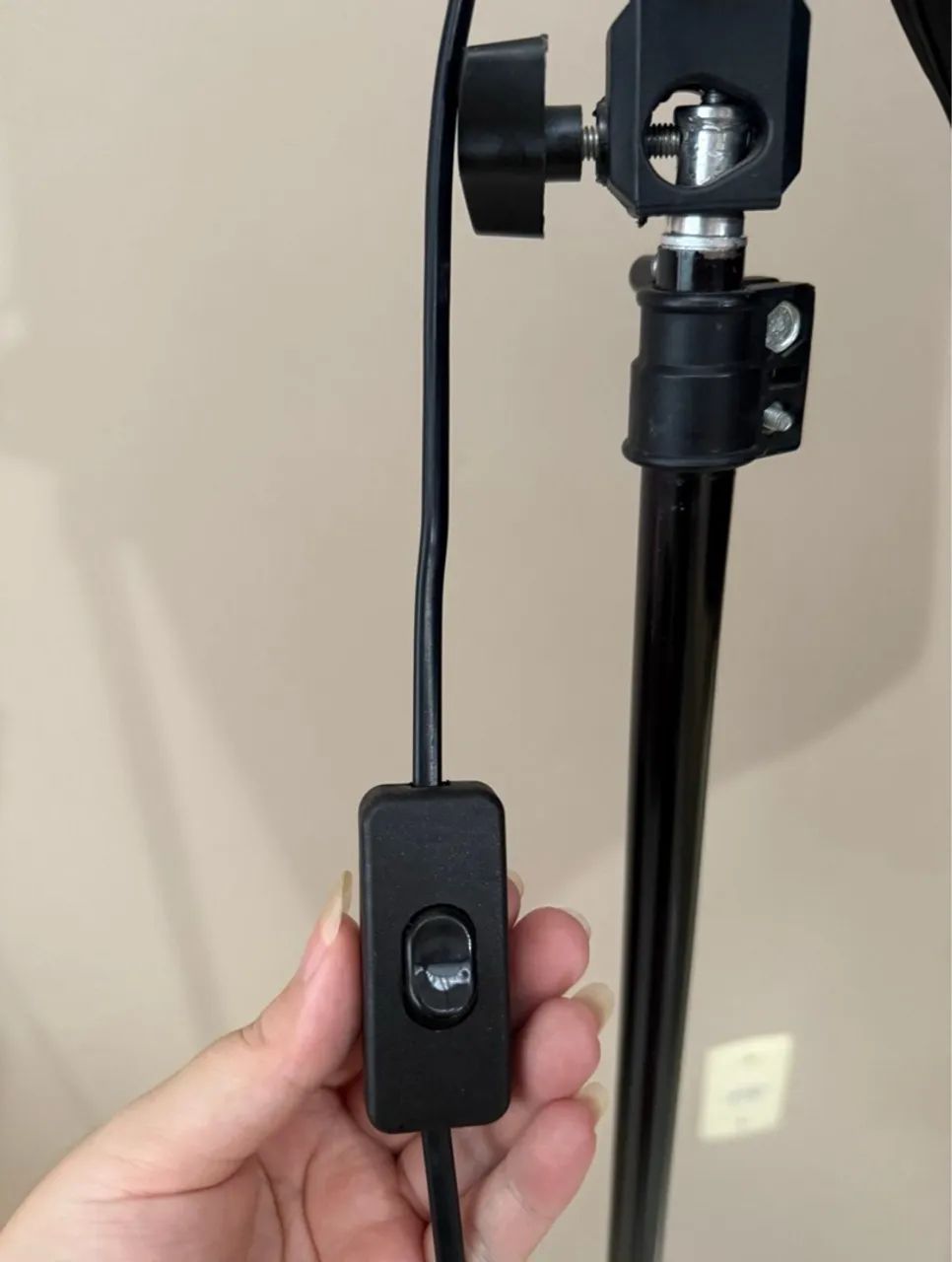 kit 2 softbox 50 cm x 70 cm bocal e27 110 v com tripé soufoto - Foto 4