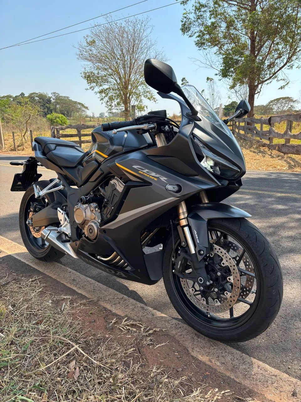 Honda CBR 650R - Foto 3