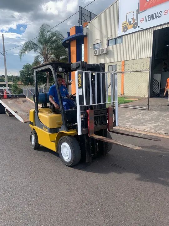 Empilhadeira Yale ano 2020 triplex deslocador - Foto 2
