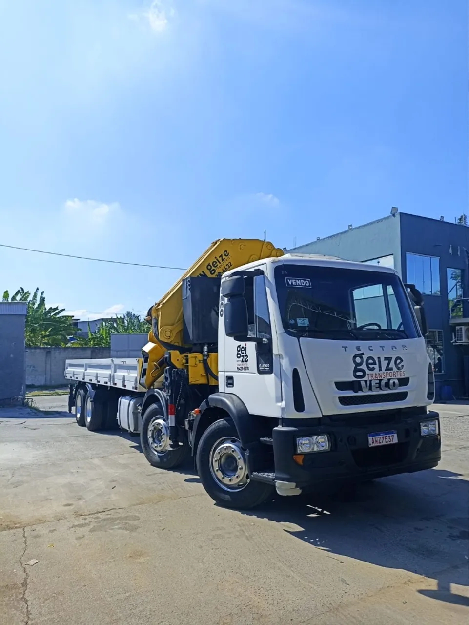 Caminhão Iveco Tector 2013 com Munck HYVA 60t - Oportunidade!