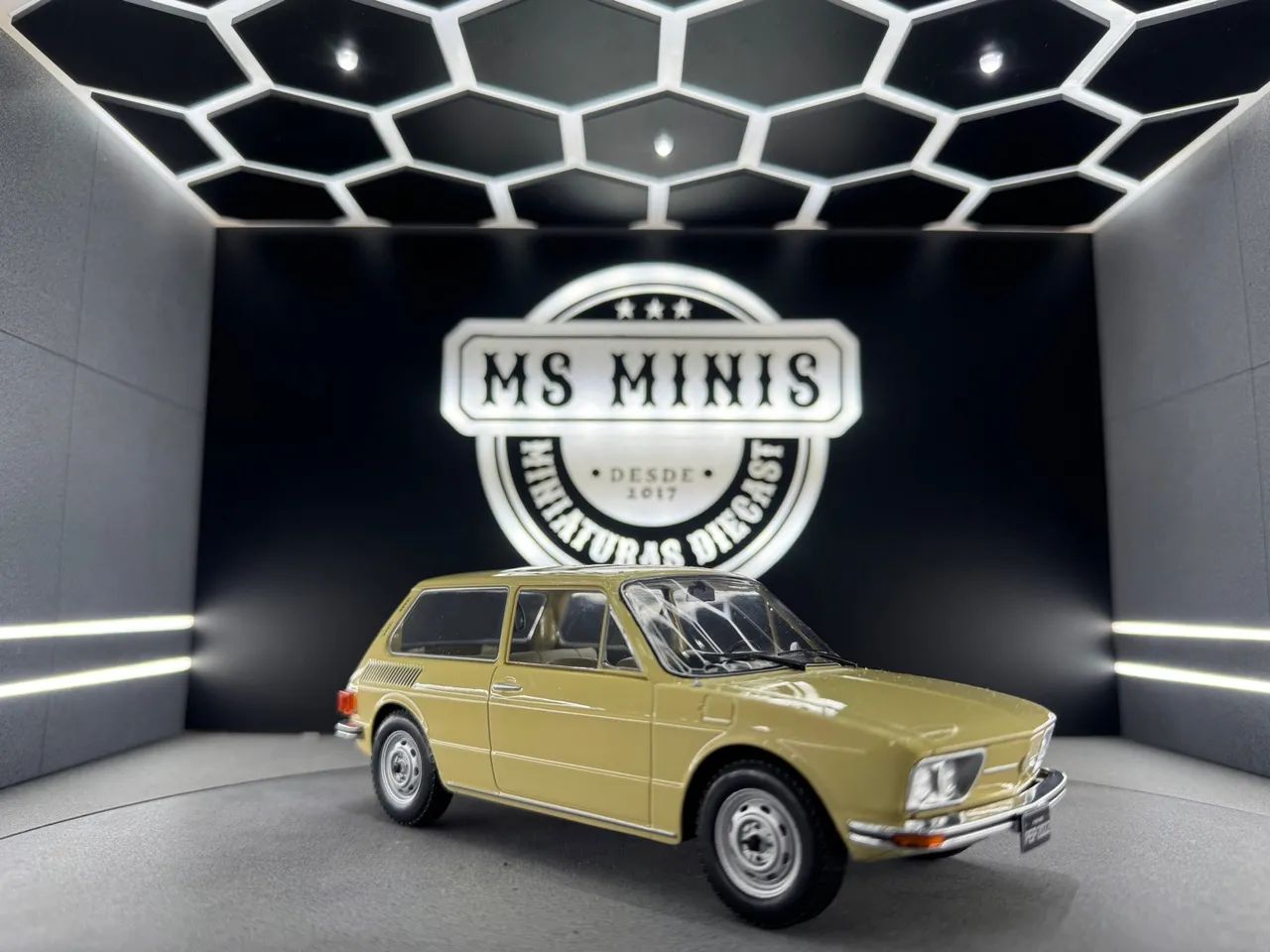 Miniatura Volkswagen Brasília 1976 Amarela 1/24 - Foto 5