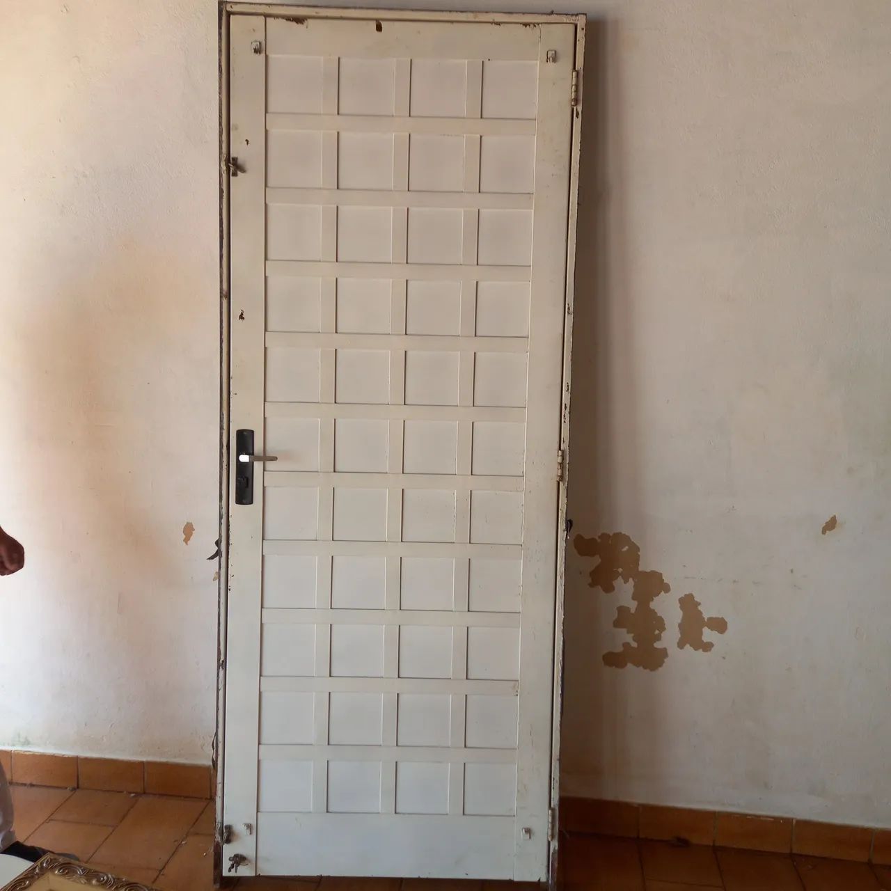 Vendo uma porta de  ferro  64840780065921123