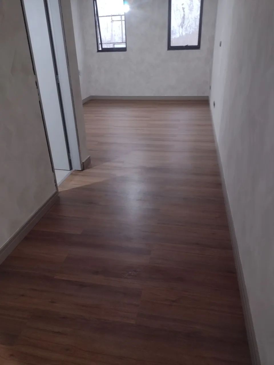 Piso Laminado para escritório/é Rodapé MDF/ Divisórias 