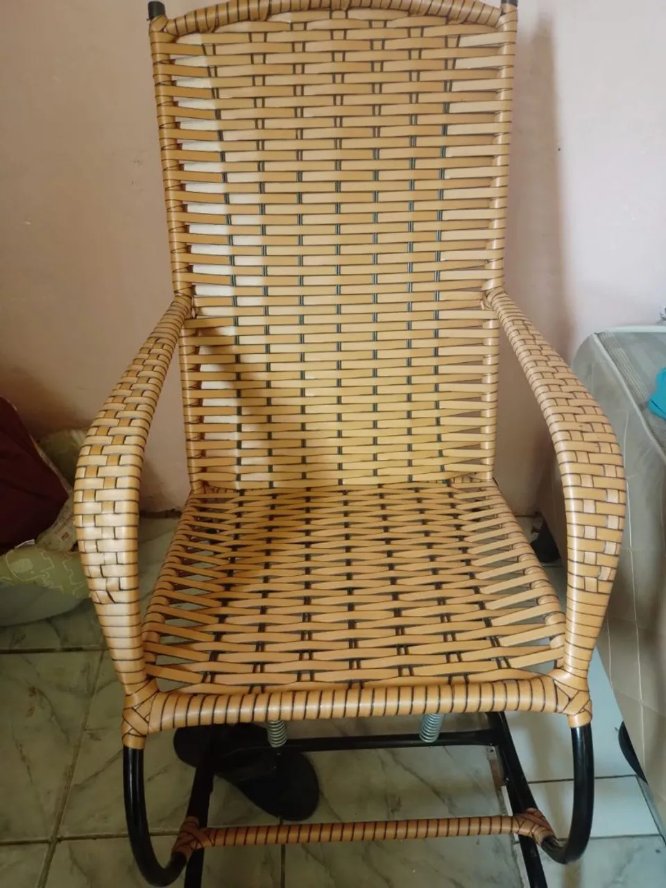 Vendo Cadeira de Balanço NOVA (sem marcas de uso)