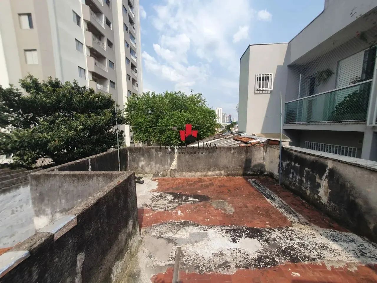Terreno de 300 m², medindo 6x50, contendo duas casas térreas para reformar ou demolir. - Foto 3