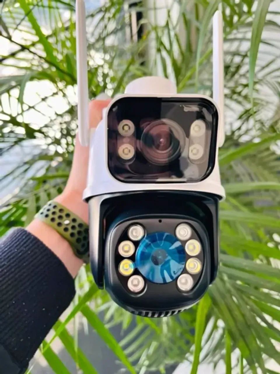 Câmera de Segurança WiFi iCSee lentes Duplas - 360° com Visão Noturna