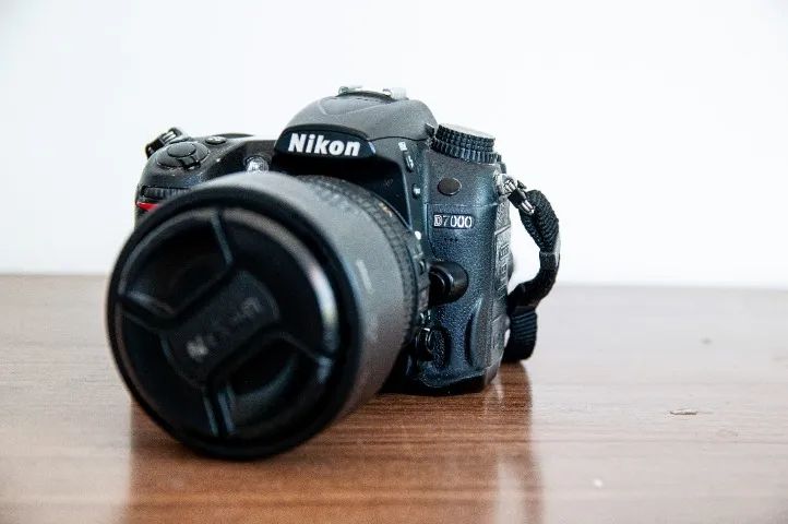 Câmera Nikon D700 + Lente 18-105mm + Acessórios