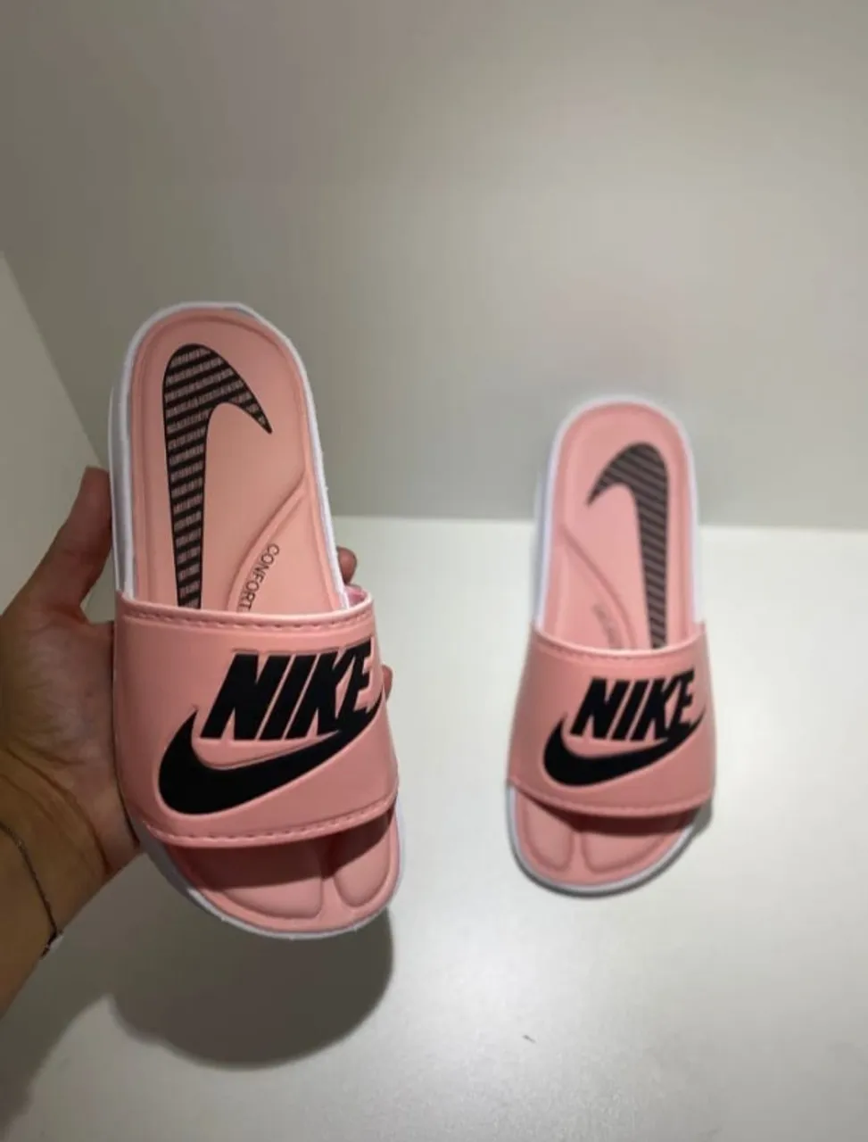 SANDÁLIA FEMININA - NIKE SLIDE