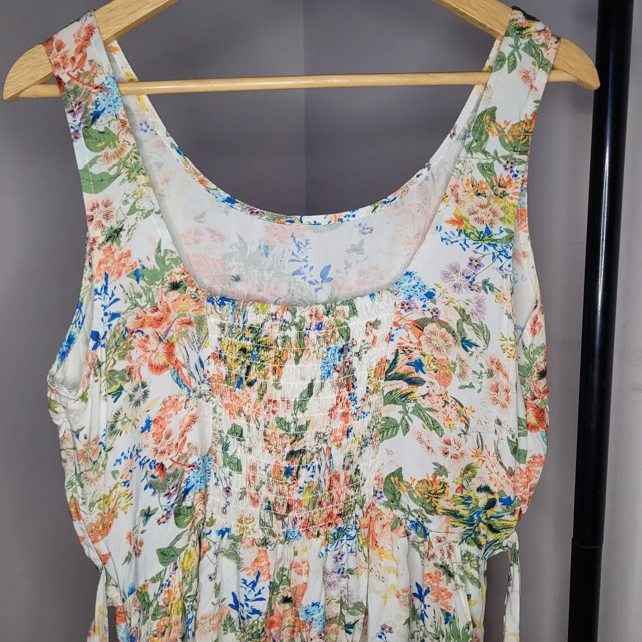 Vestido curto florido com cinto fixo - Tamanho GG - Foto 3
