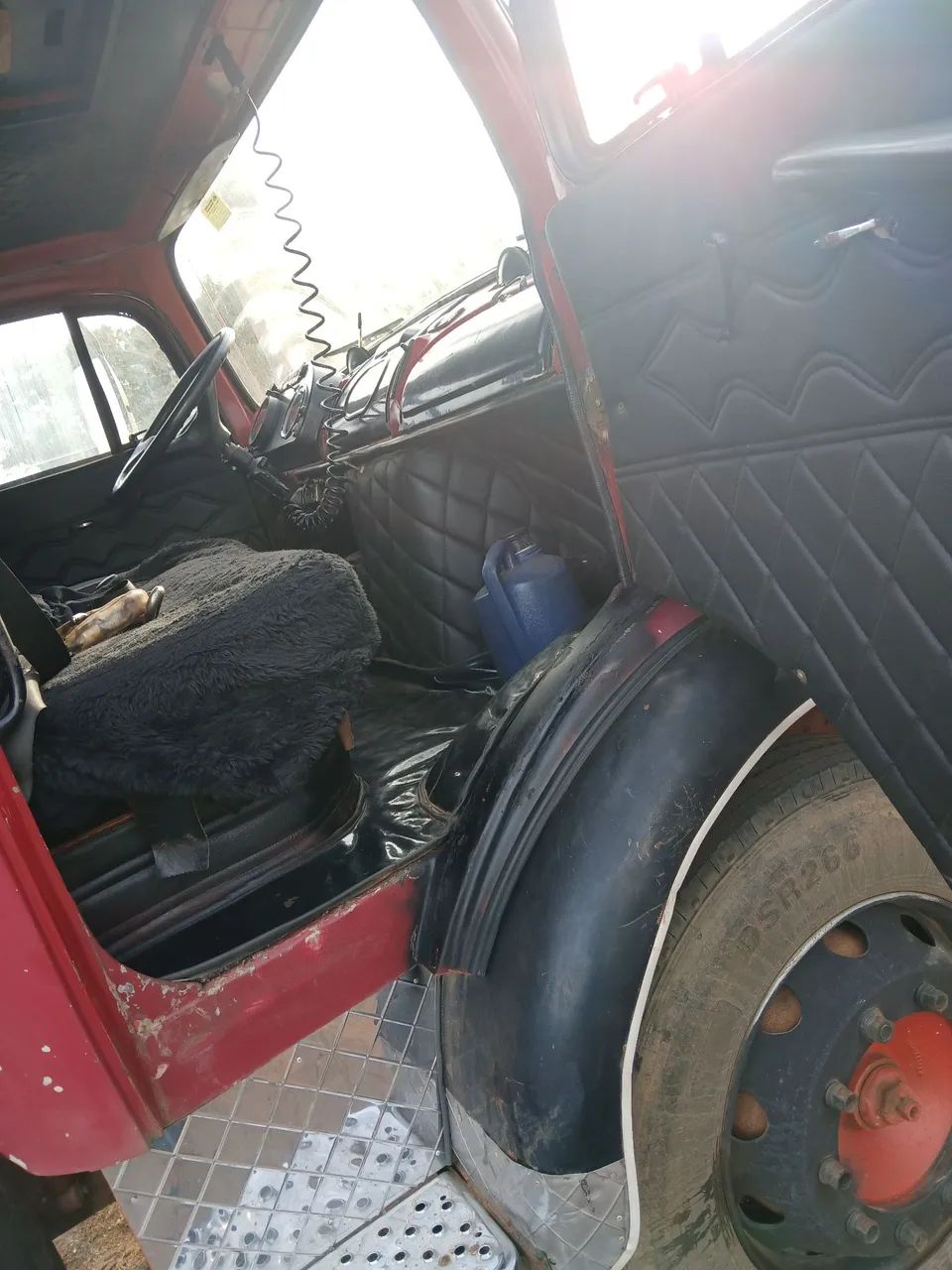 Vendo troco 1513 caçamba toco.  - Foto 5