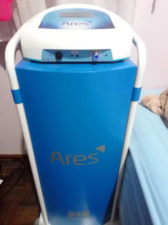 Aparelho de estética Ares para tratamentos faciais e corporais
