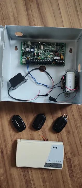 Central de alarme Paradox