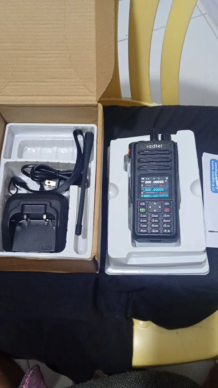 Vendo HT novinho quadriband 10 watts valor 670$