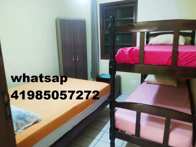 Meia quadra da praia, duas casas na mesma quadra,comporta 9 pessoas cada casa - Foto 10