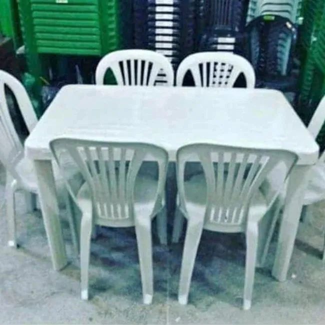 Conjunto de mesa de plástico desmontável com 6 cadeiras  - Foto 4