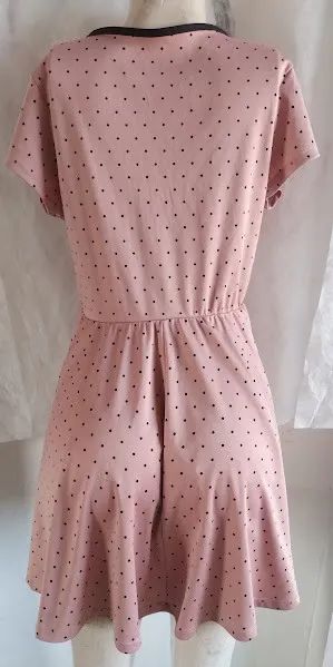 Vestido rosa com bolinhas pretas - Foto 5