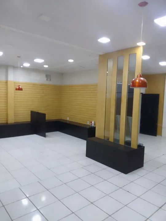 BENFICA - AV. DA UNIVERSIDADE 3305 - Ampla Loja com Aproximadamente 81,00 m², 03 Portas de