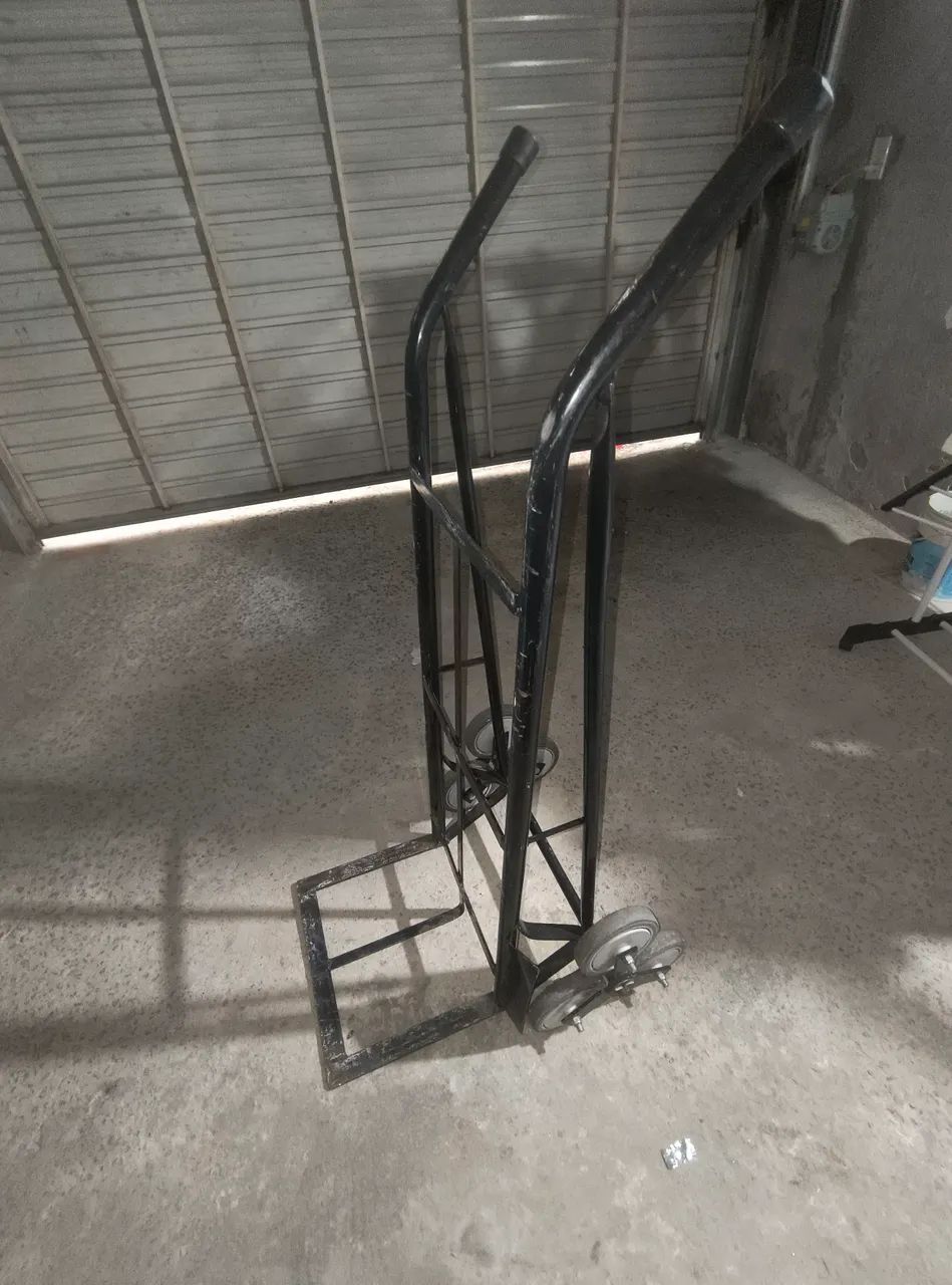 Carrinho de mão de ferro para escada 