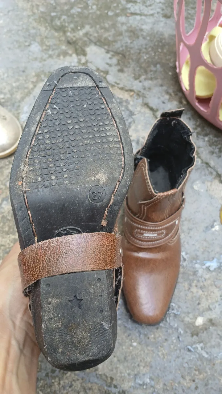 Botas de Couro Marrom