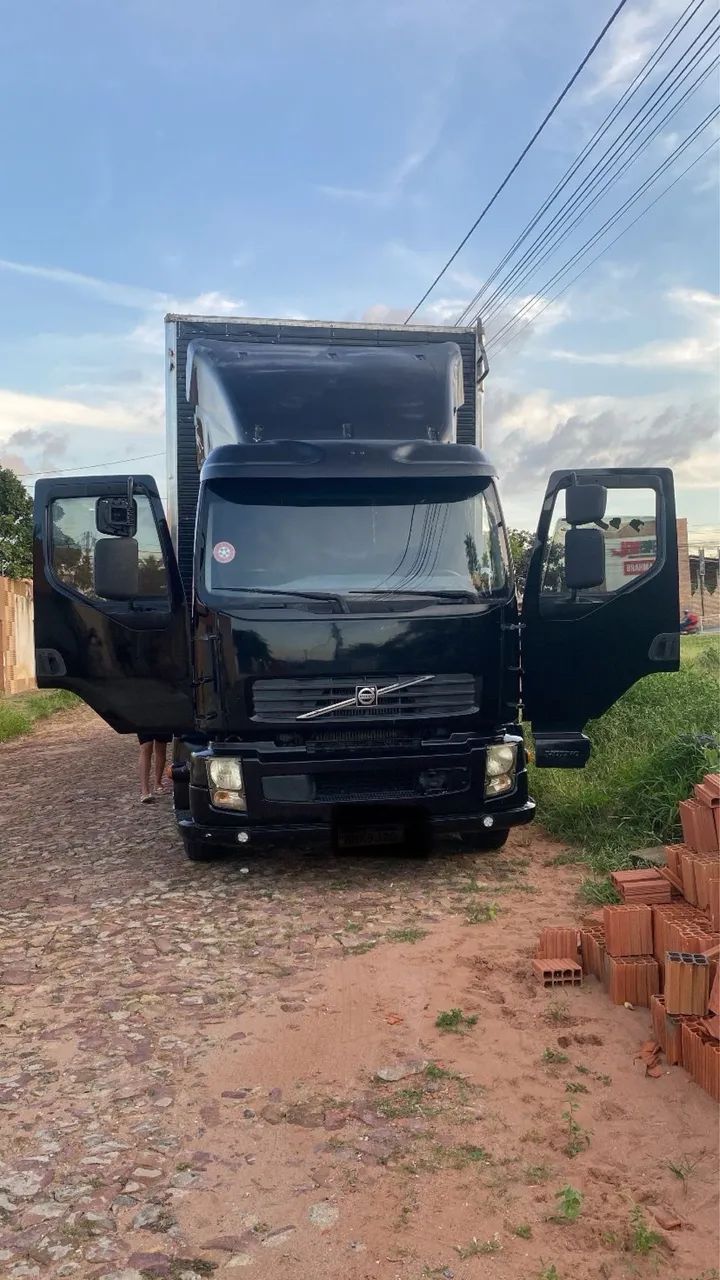 VENDO VOLVO VM 260 ( CAPA DE REVISTA)
