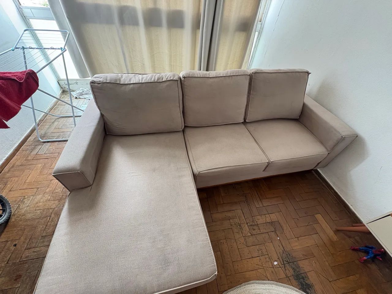 Sofa with chaise64301925763203121