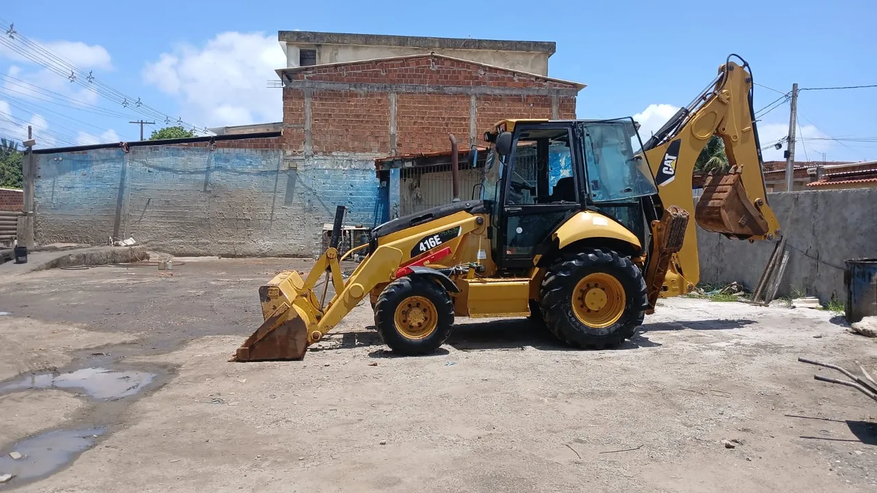 (Locacao) Retroescavadeira Caterpillar 416E