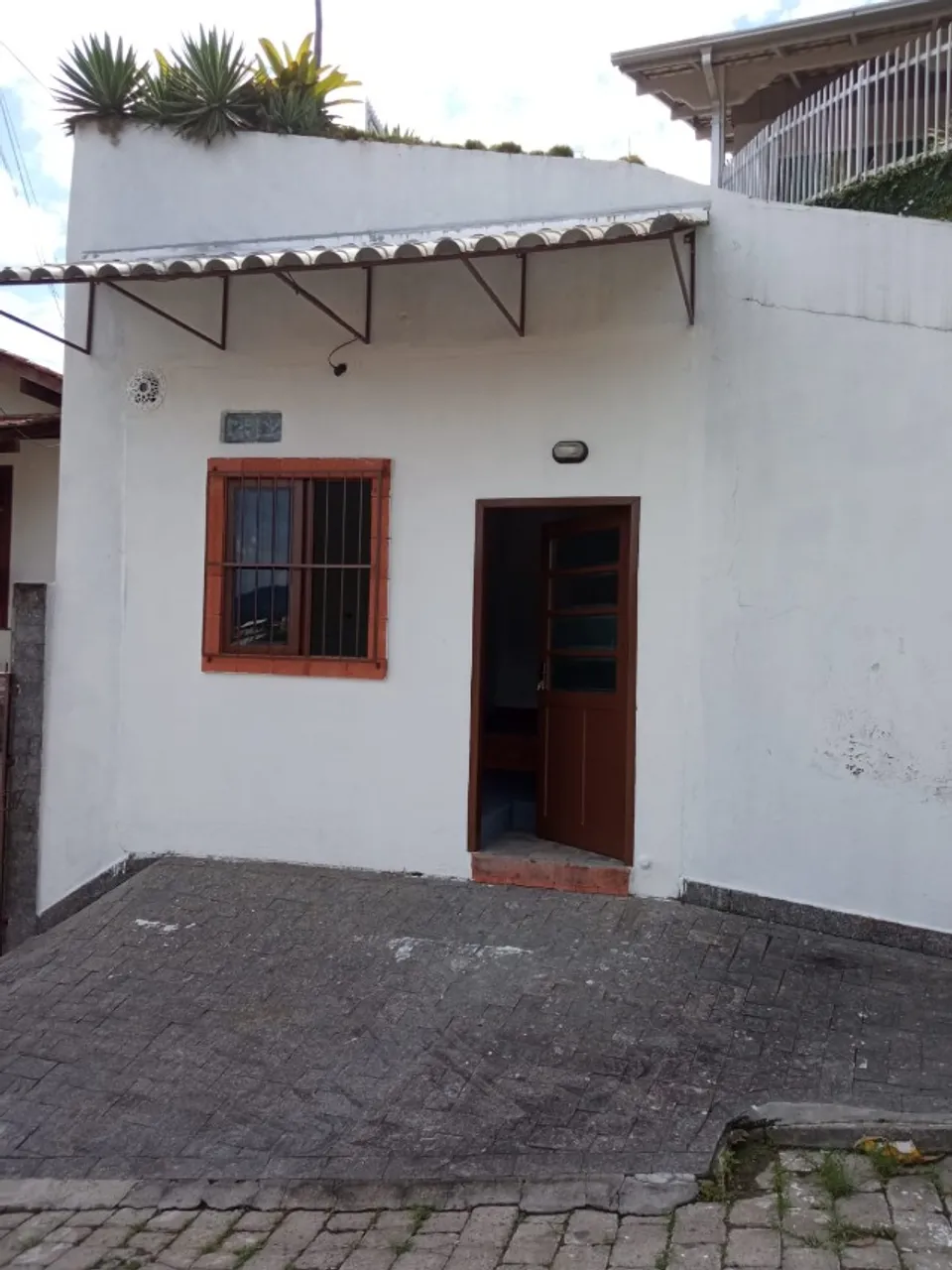 KITNET para alugar, sem mobília, para uma pessoa.