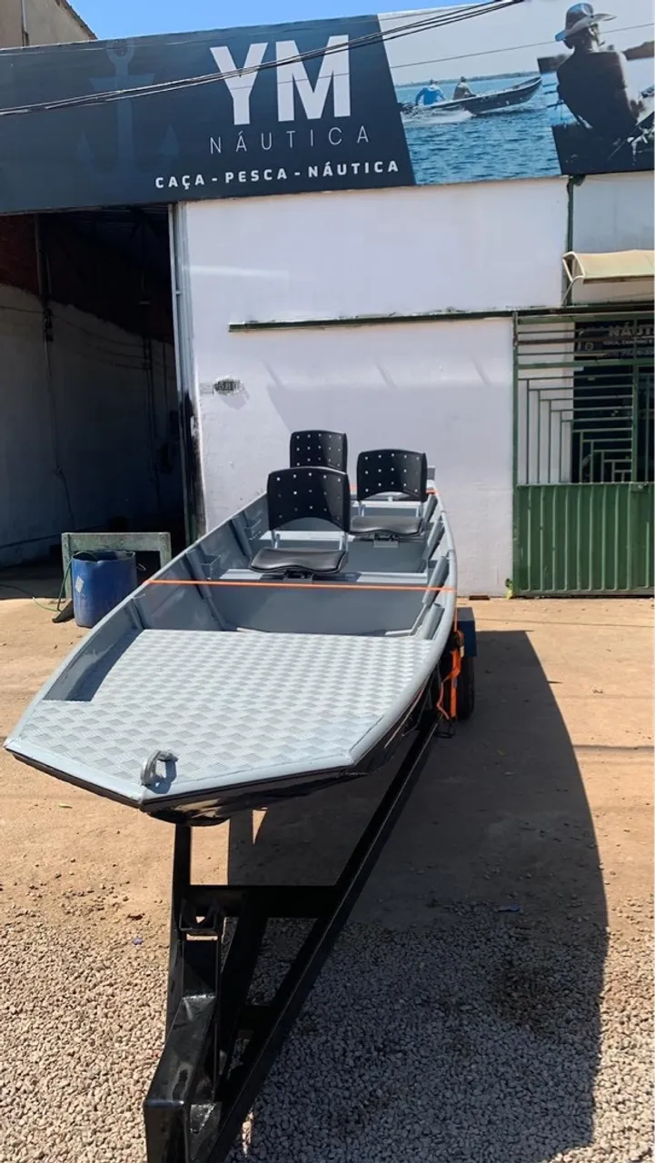 Barco de alumínio.