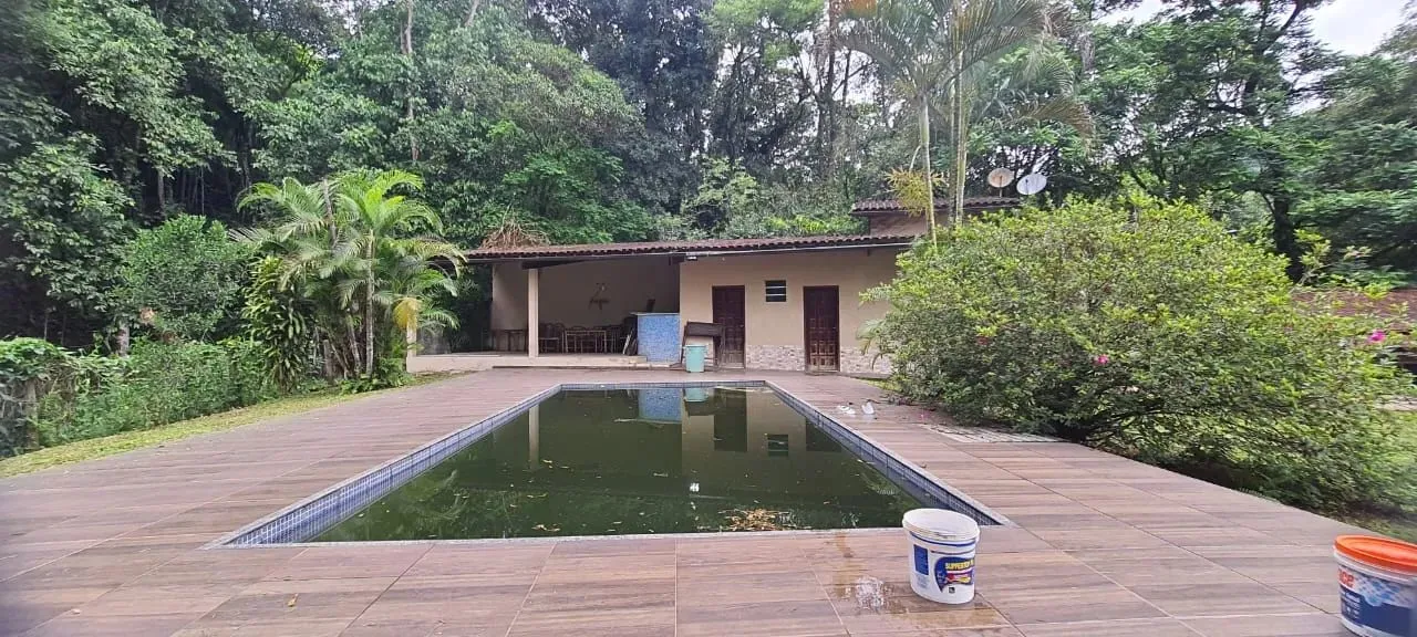 LINDO SITIO - Casa Principal: 200m2 - Anexo 100 m2 - churrasqueira coberta - piscina - sau