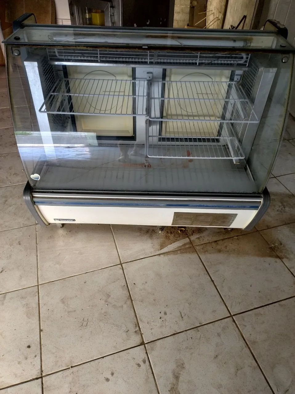 Vitrine Refrigerada - Ideal para Lanchonetes e Bares    - Foto 2