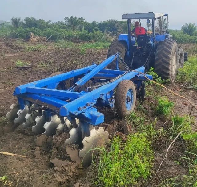 Trator Agrícola Ford NewHolland 7630 - Com Grade Aradora e Plaina Dianteira - Foto 2