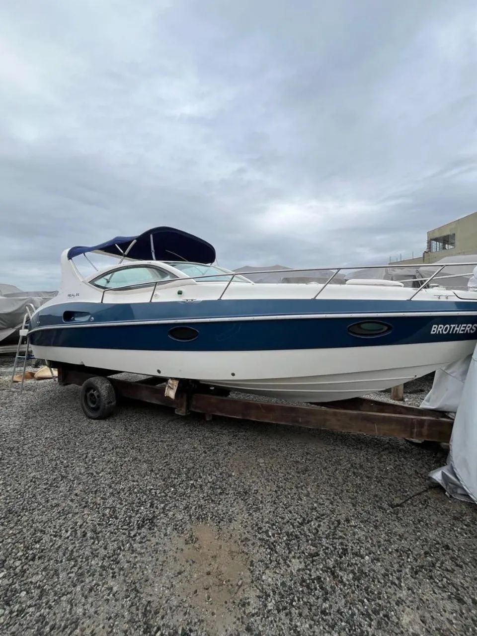 Lancha Real 26 pés ano 2007 com motor Mercruiser ano 2013
