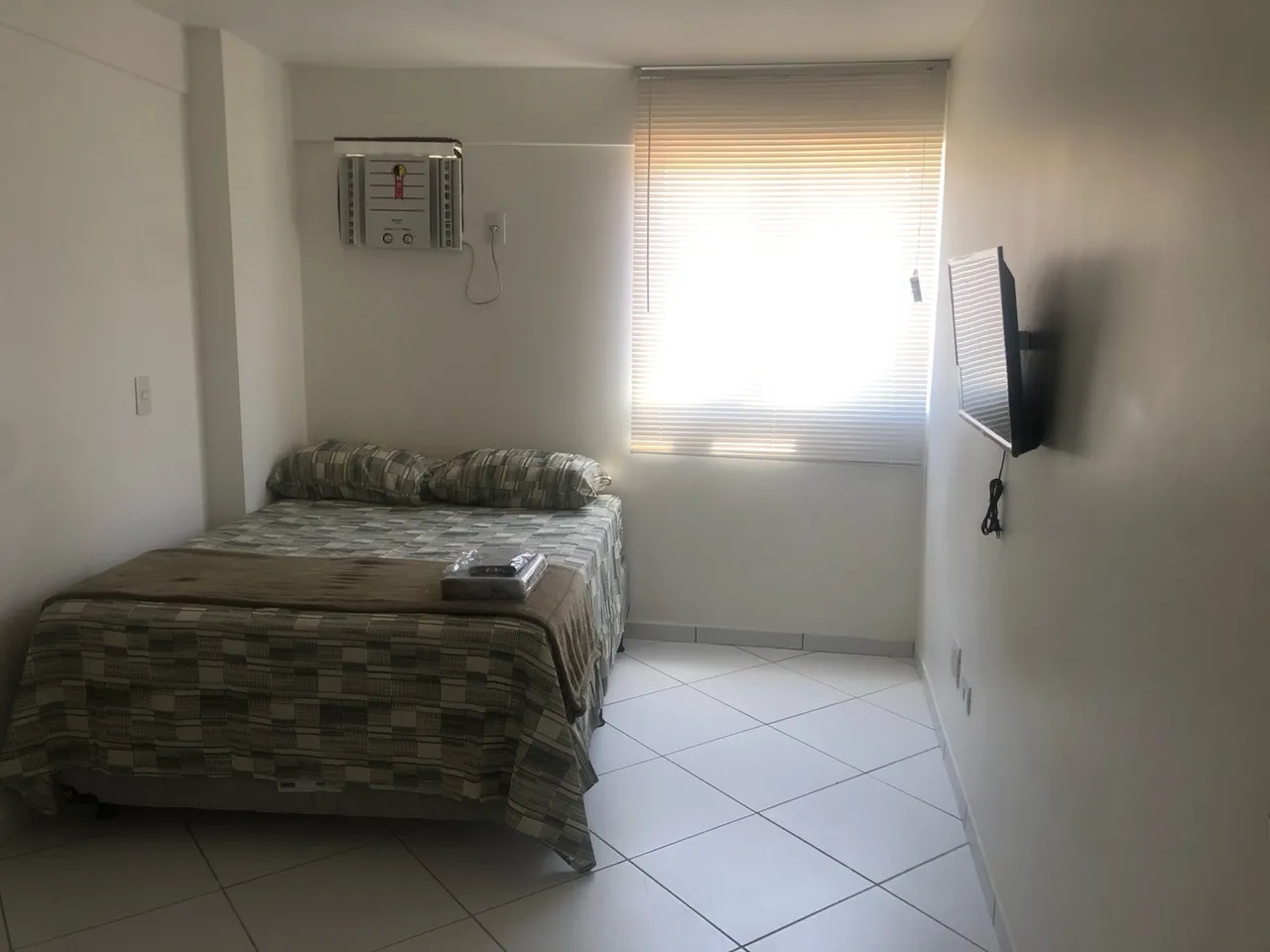 Aluguel quarto e sala mobiliado na ponta verde
