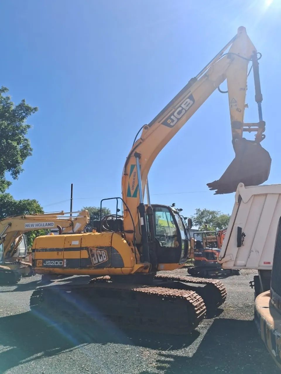 Escavadeira JCB JS200 ano 2008    - Foto 4
