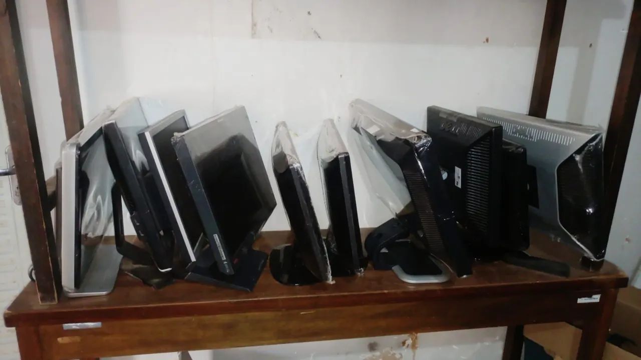 Monitor com base giratória saídas VGA e dvi ! Com preço que cabe no seu bolso ! - Foto 2