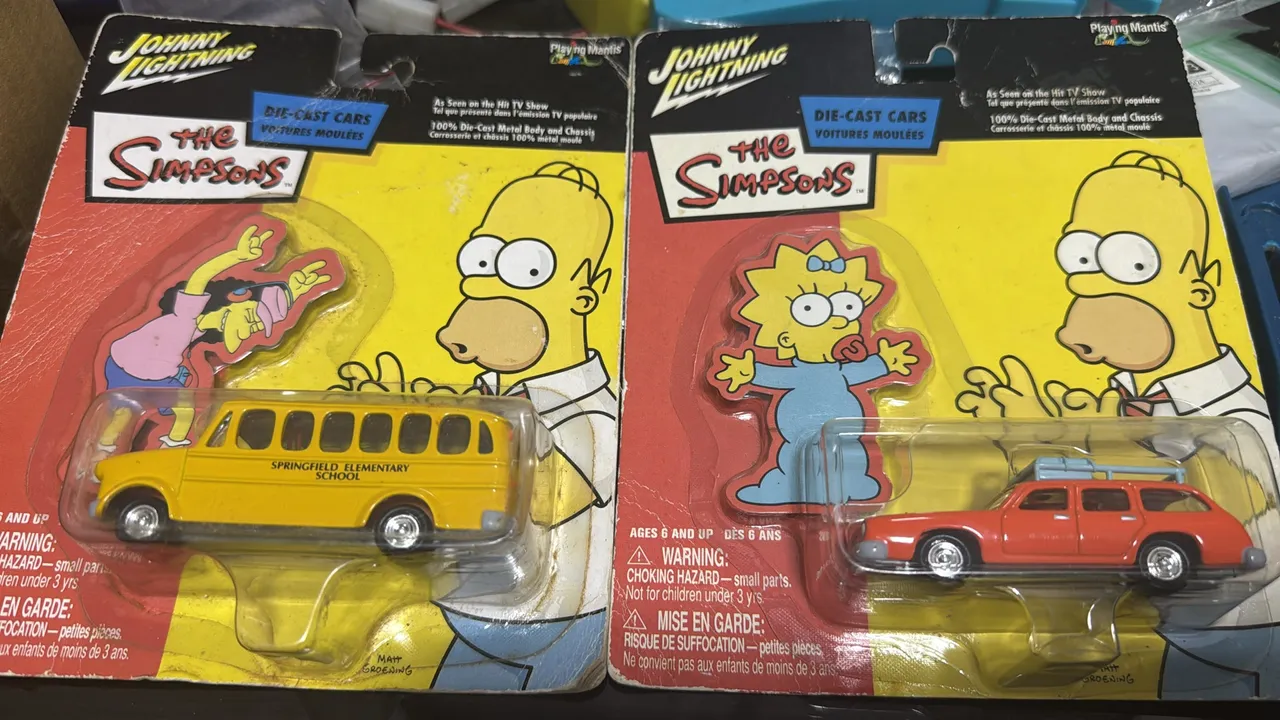 Miniaturas Johnny Lightning Simpsons - Coleção
