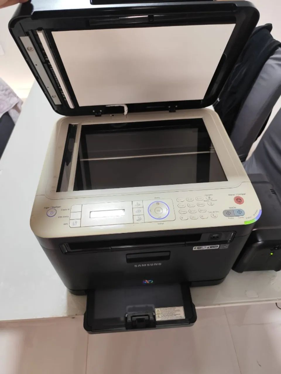 Impressora multifuncional laser colorida Samsung CLX-3185FW - Foto 3