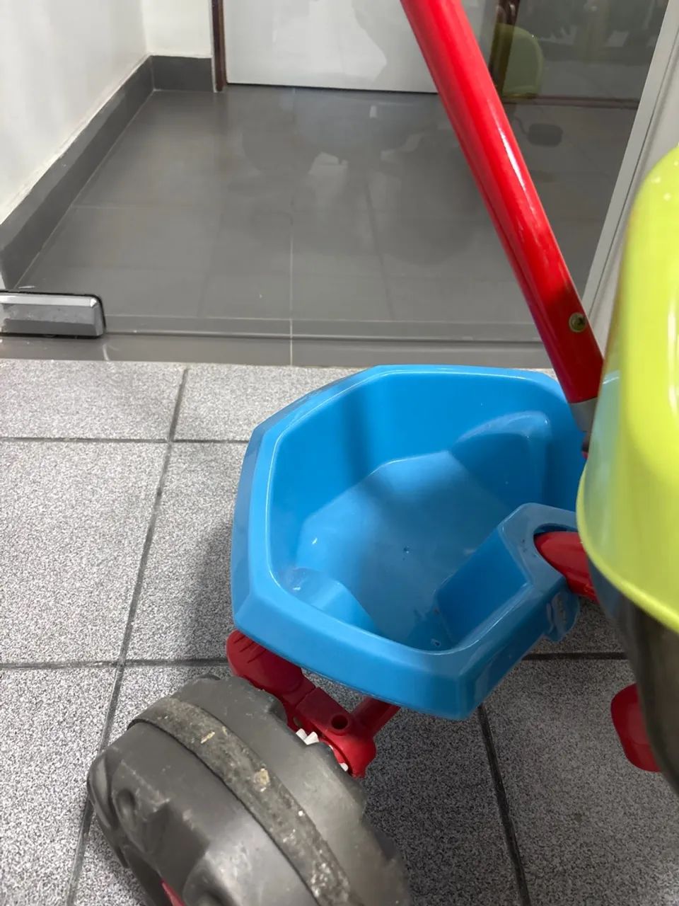 Triciclo Infantil com Haste de Direção - Foto 3