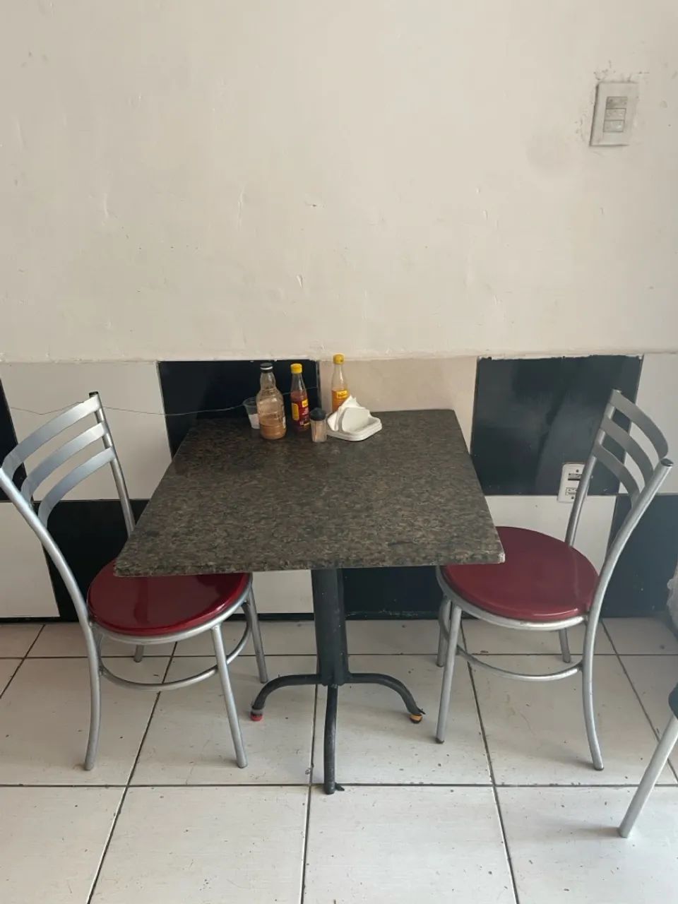 3 conjuntos de mesa para 4 pessoas e 3 conjuntos de mesa para 2 pessoas  - Foto 2