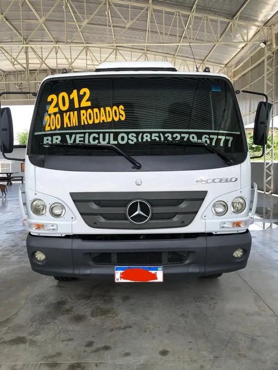 Caminhão Mercedes-Benz Accelo 815 ano 2012