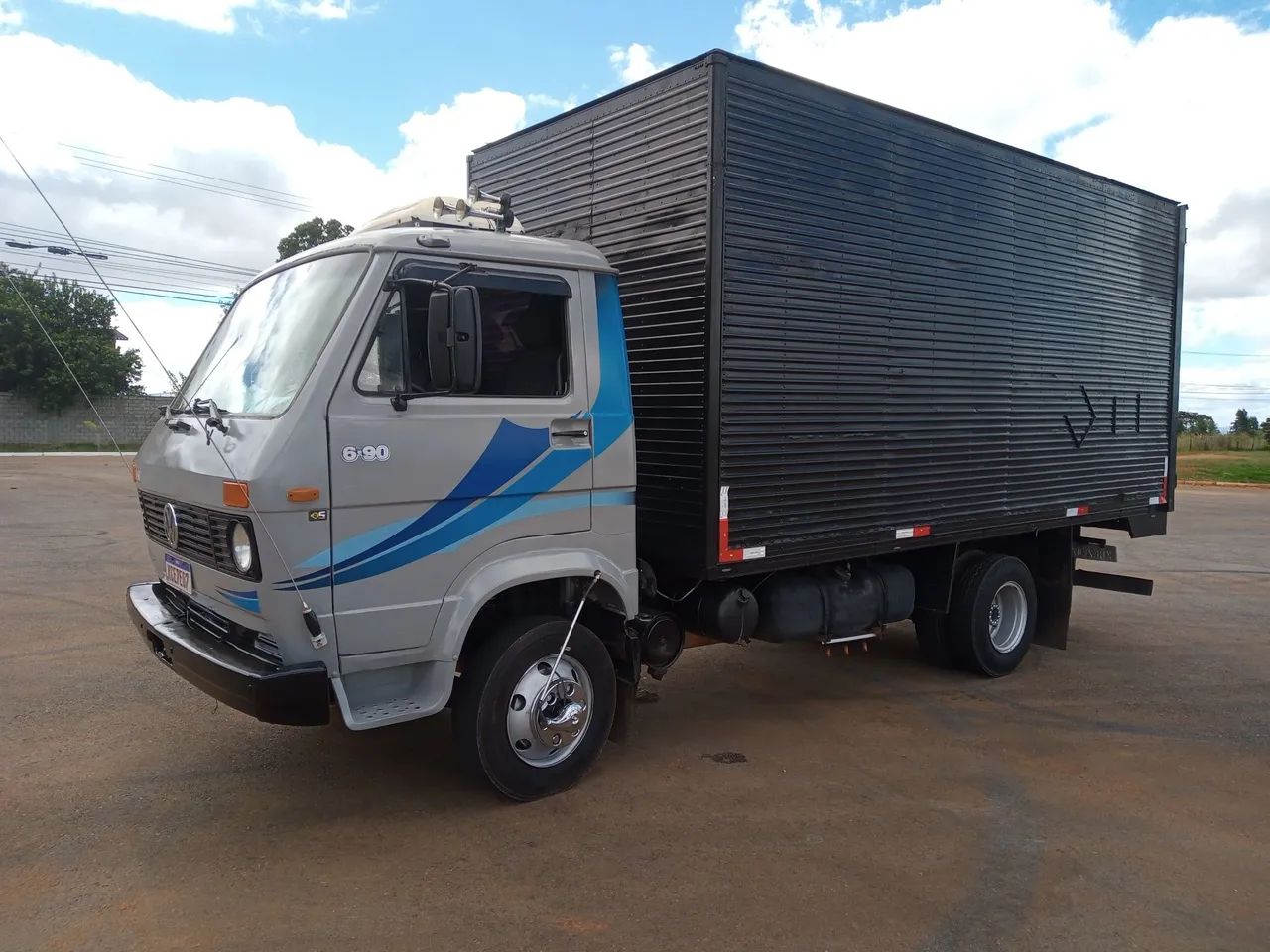 Caminhão Volkswagen 6.90 Baú - Ótimo estado! - Foto 5