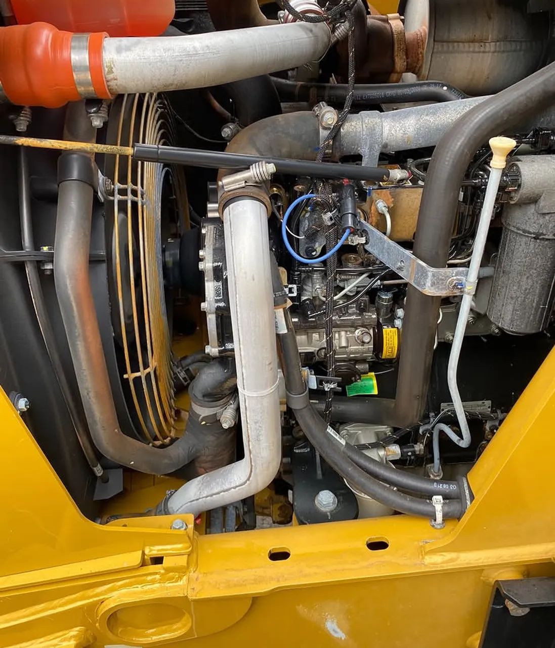 Retroescavadeira Caterpillar  - Foto 4