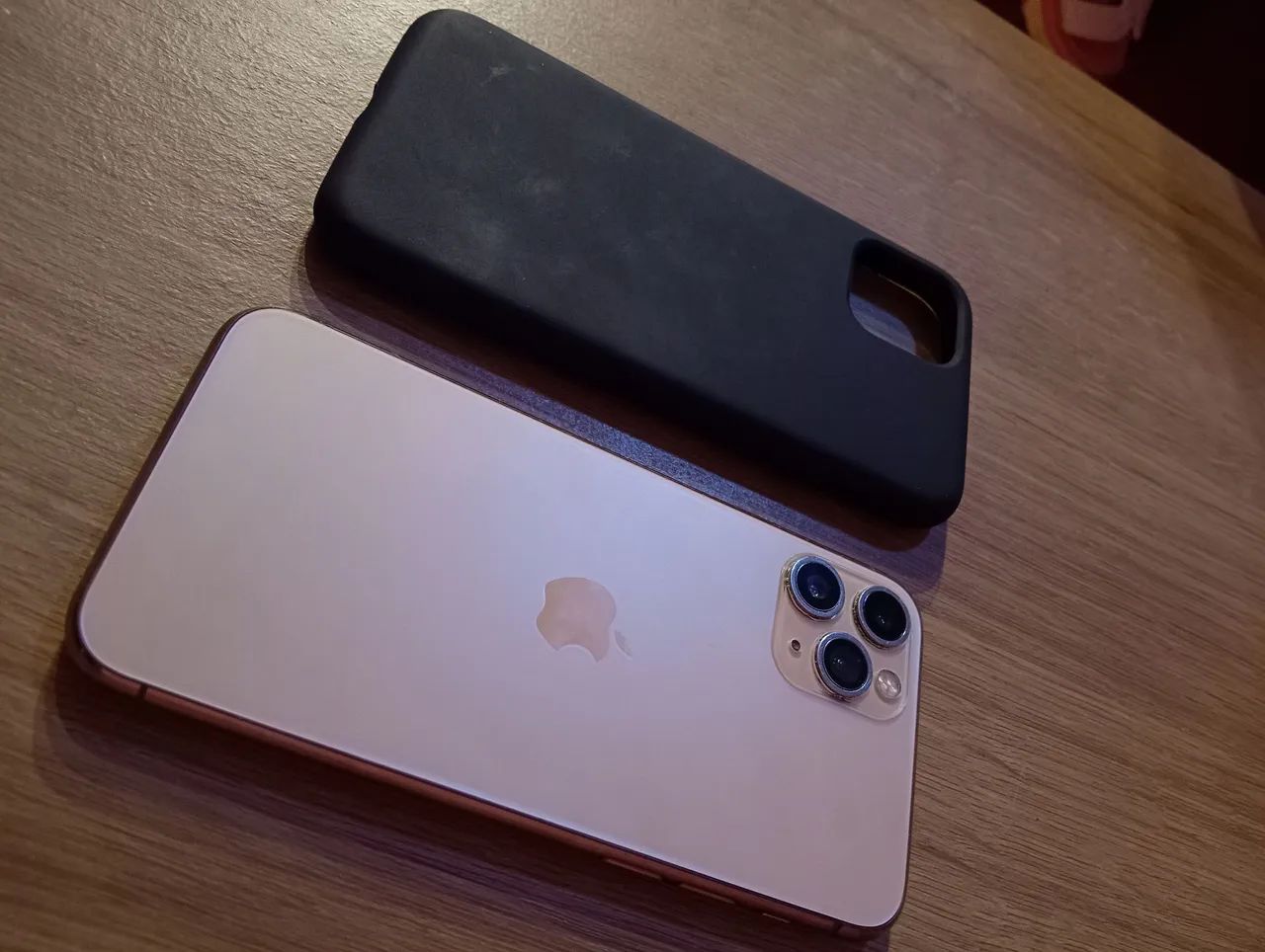iPhone 11 256gb gold (baixei pra vender rápido) - Foto 2