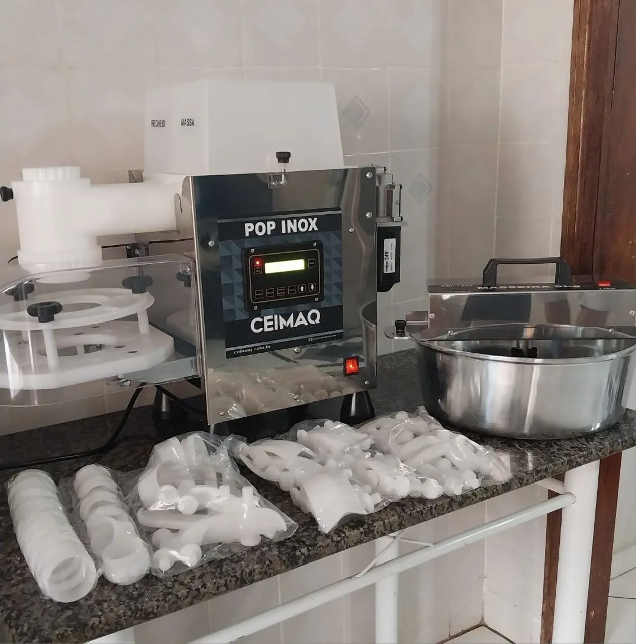 VENDO MAQUINA DE SALGADOS E MASSEIRA - Foto 3