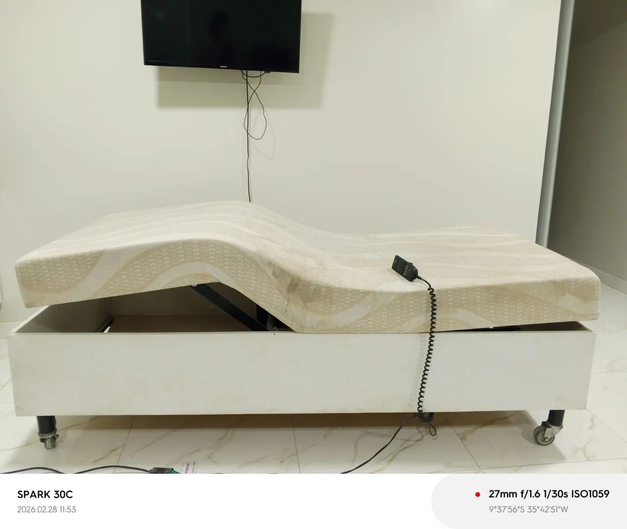 Cama elétrica com rodinhas e articulada, em ótimo estado. - Foto 3