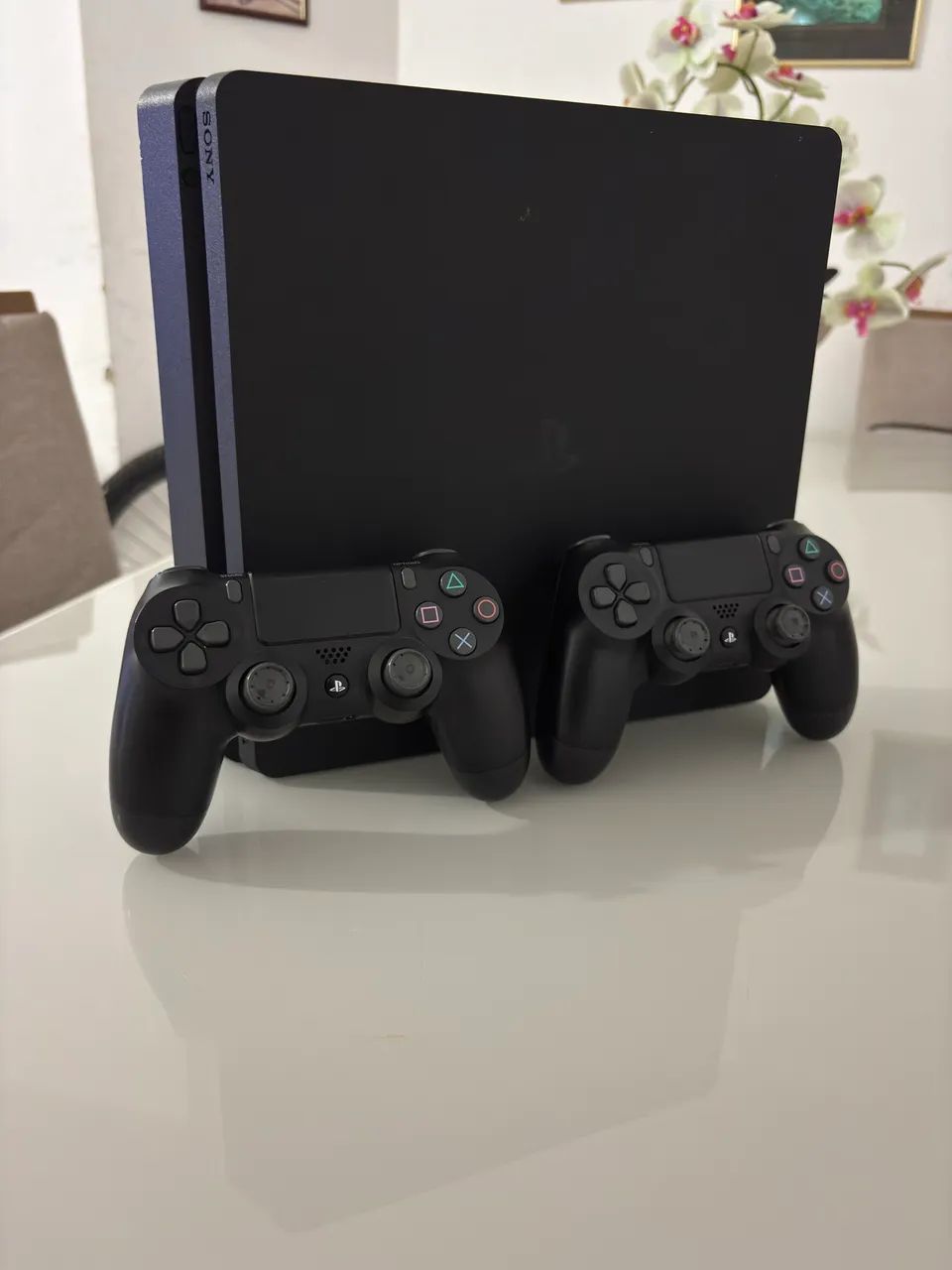 Vendo ps4 slim de 1 tera de armazenamento impecável 