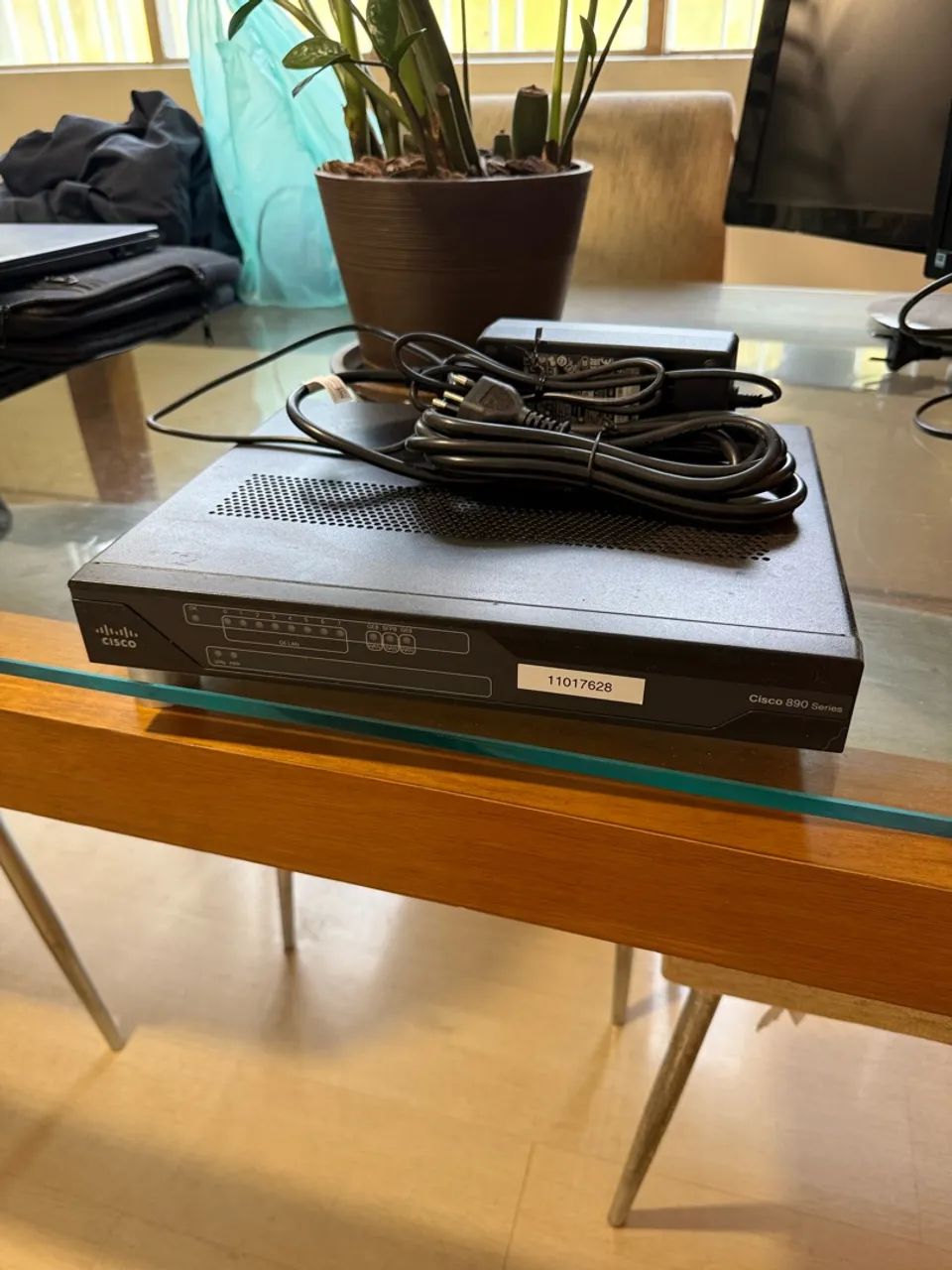 Roteador Cisco 890 Series com fonte