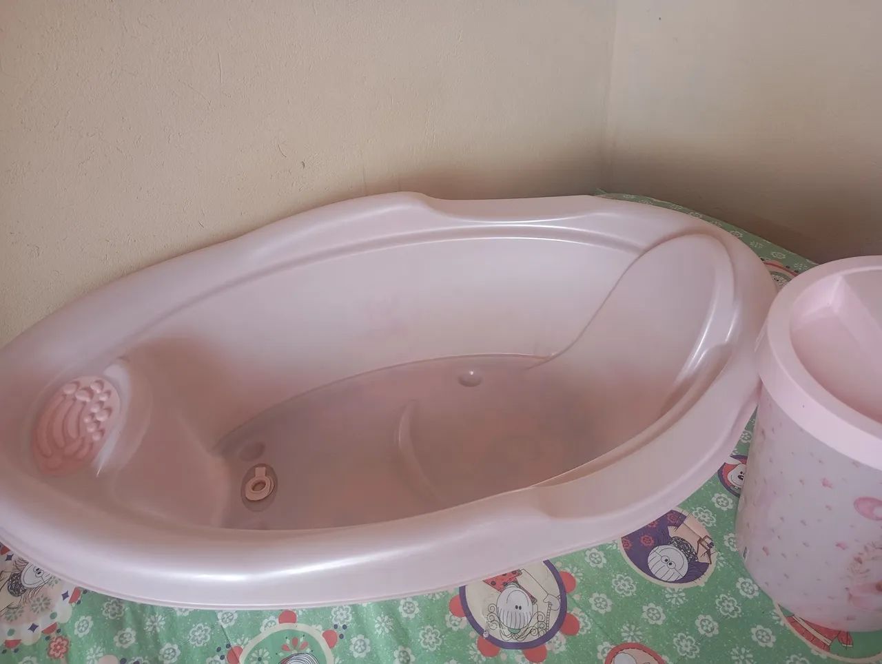 Banheira e lixeirinha de bebê 
